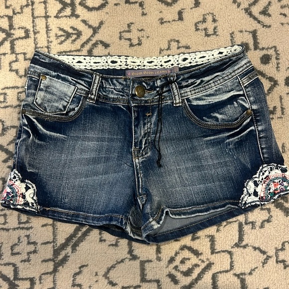 Boom Boom Jeans Embroidered Jean Shorts 7 - Picture 1 of 5